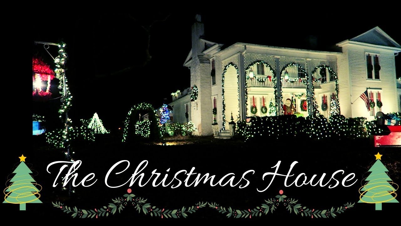 Christmas House// IT'S SNOWING!