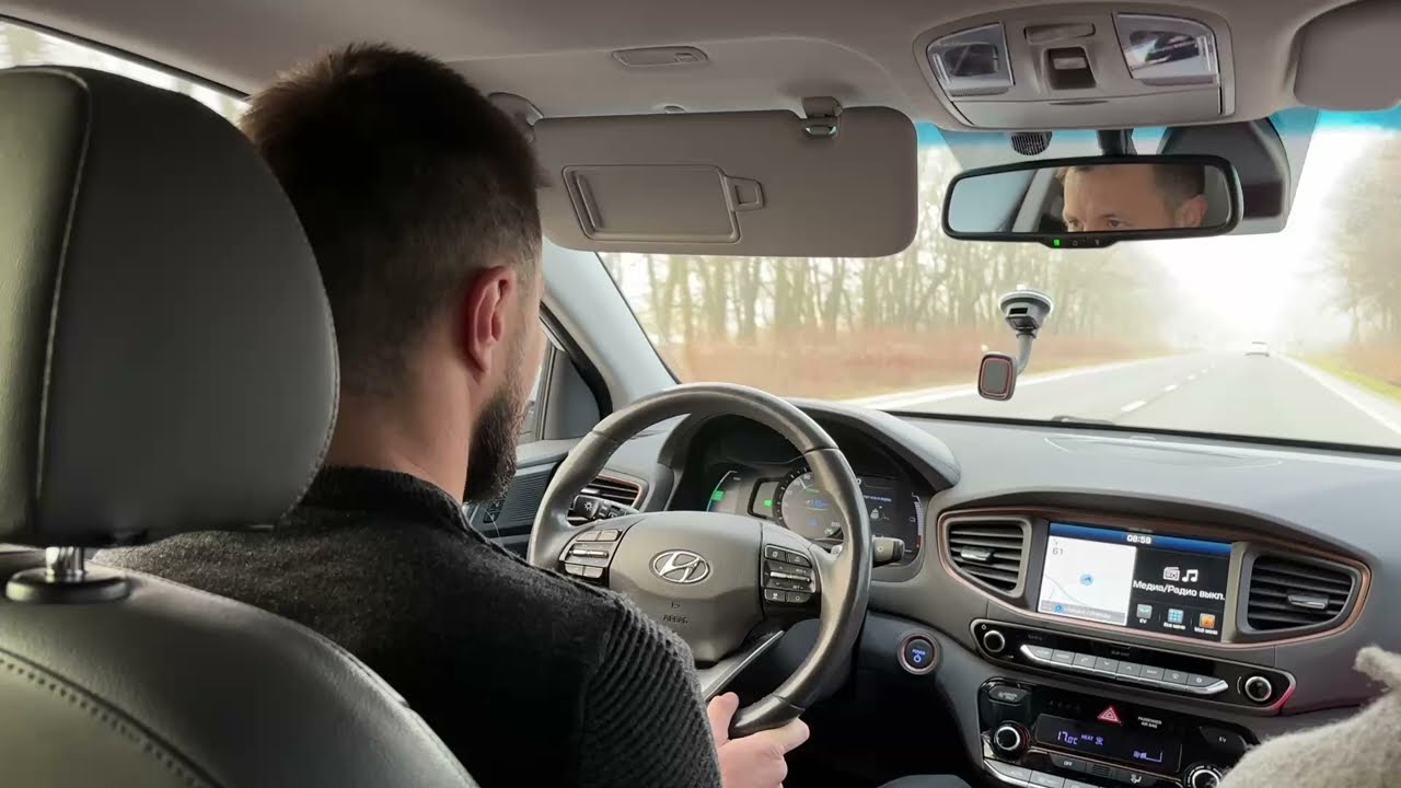 По дорозі за Nissan Leaf 2013 р. Як буксирувати електрокар. Про авто для військових.
