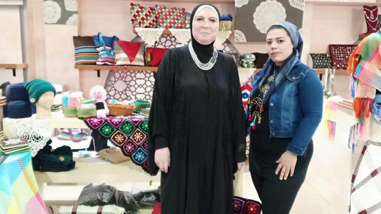 احسن مفروشات كروشيه فى معرض البازار الشغل إلى اتكرم من السيده انتصار حرم الرئيس