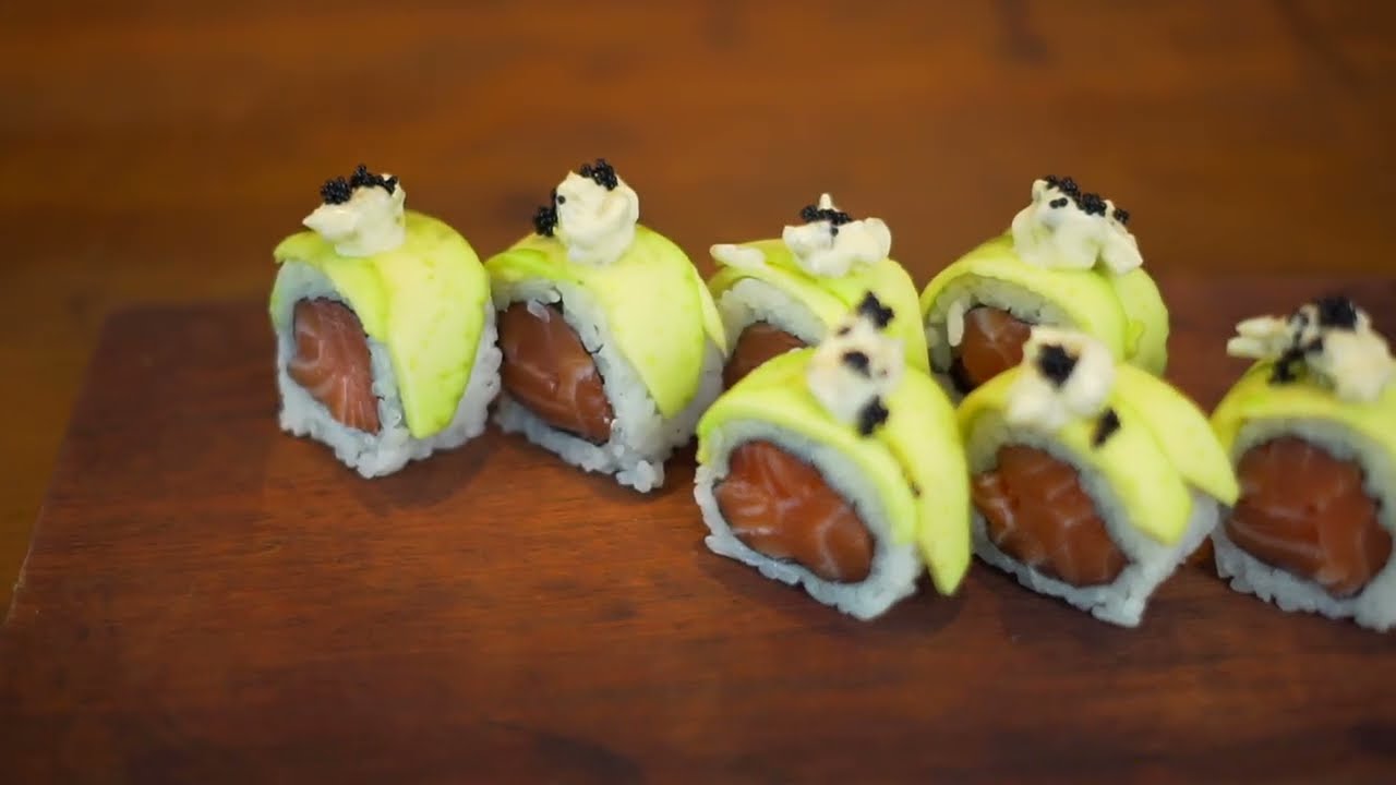 COMO FAZER URAMAKI DE SALMÃO COM ABACATE E SALSA TRUFADA | SOULCHEFS