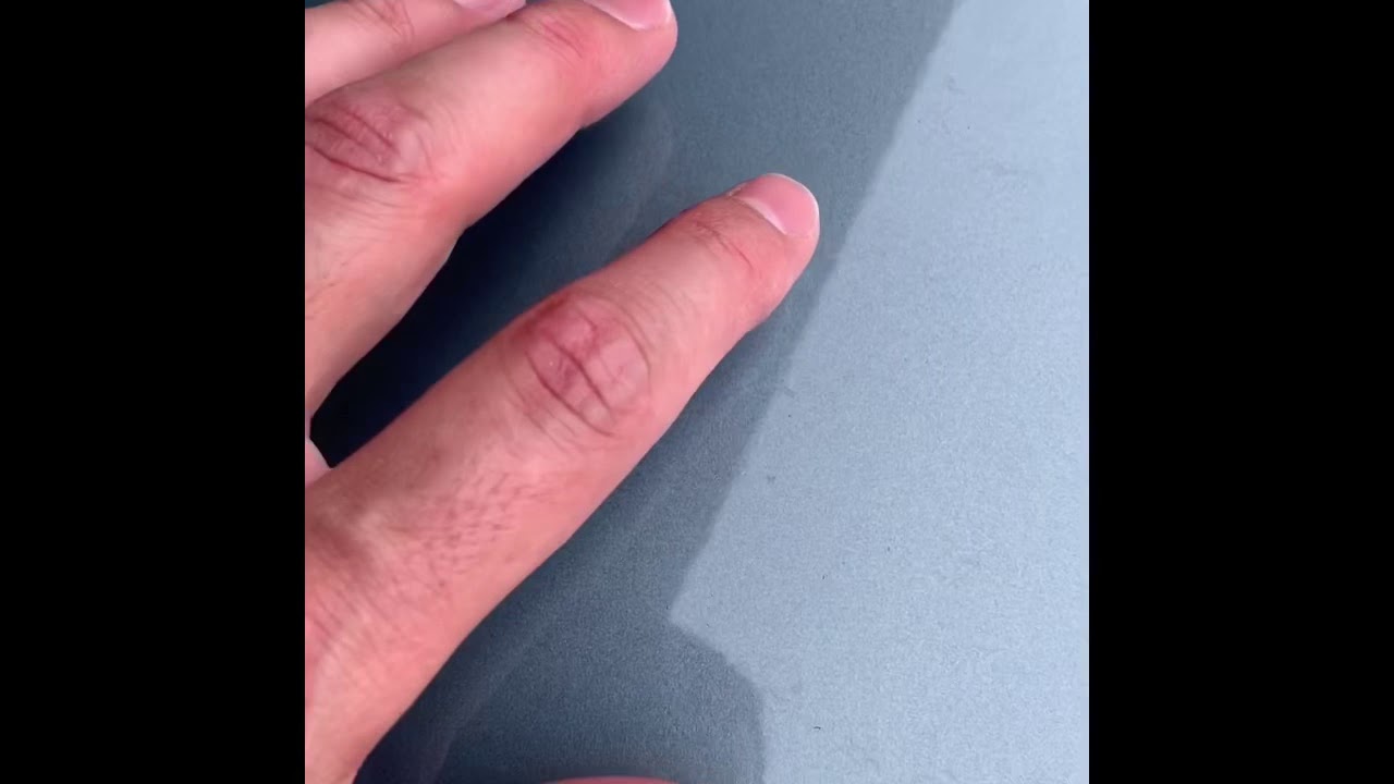 Kleien zuiveren van de autolak