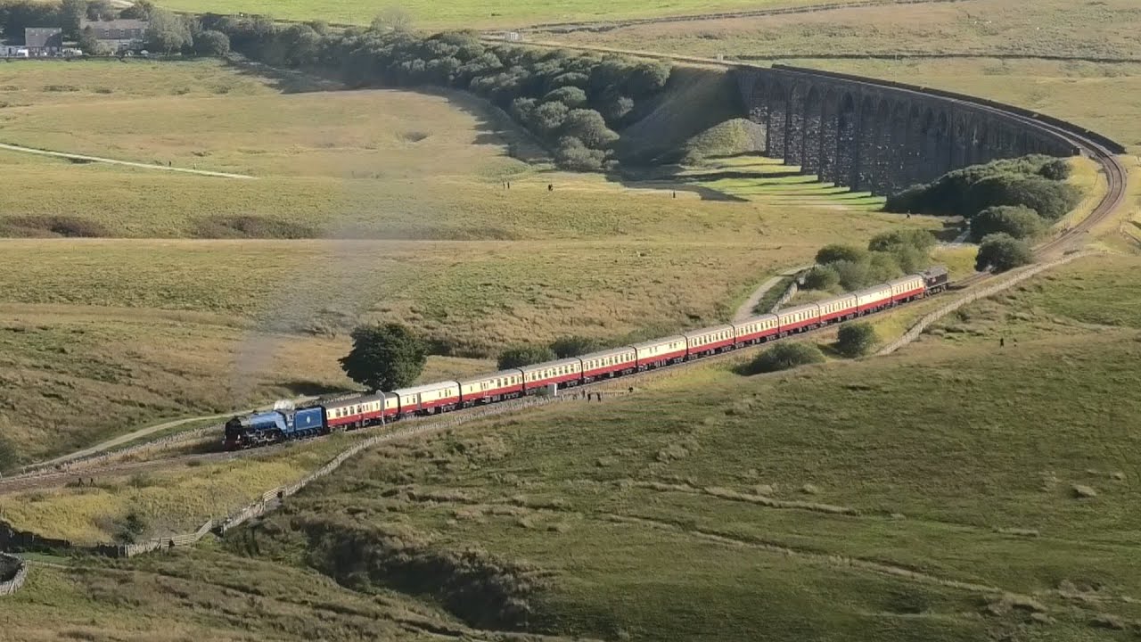 A2 60532 Blue Peter slips on Blea Moor with The Lakes Express 09/09/25