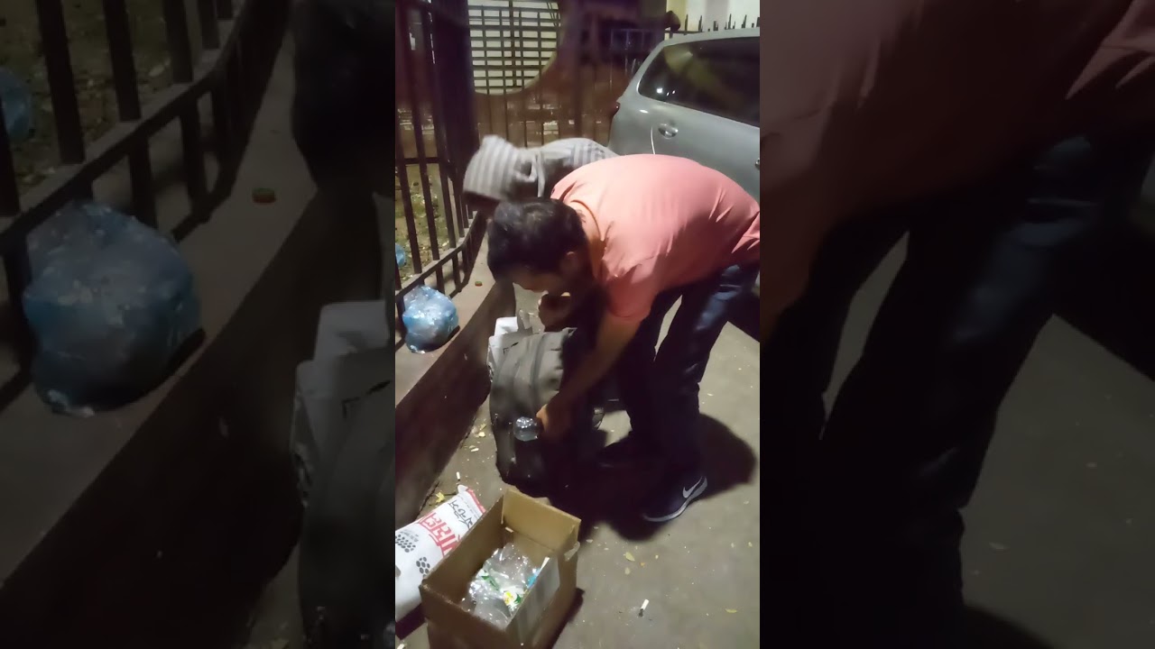 অর্থাভাবে করতে পারছেন না চিকিৎসা। কখনো খেয়ে, কখনো না খেয়েই দিন কাটাচ্ছে ৬০ বছর বয়সের ওমর আলী। 