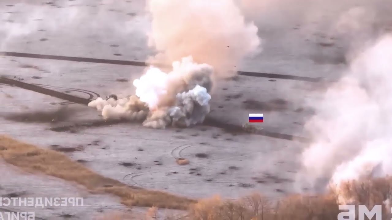 Российский военный конвой понес тяжелые потери в зоне боевых действий &mdash; а потом случилось вот что.