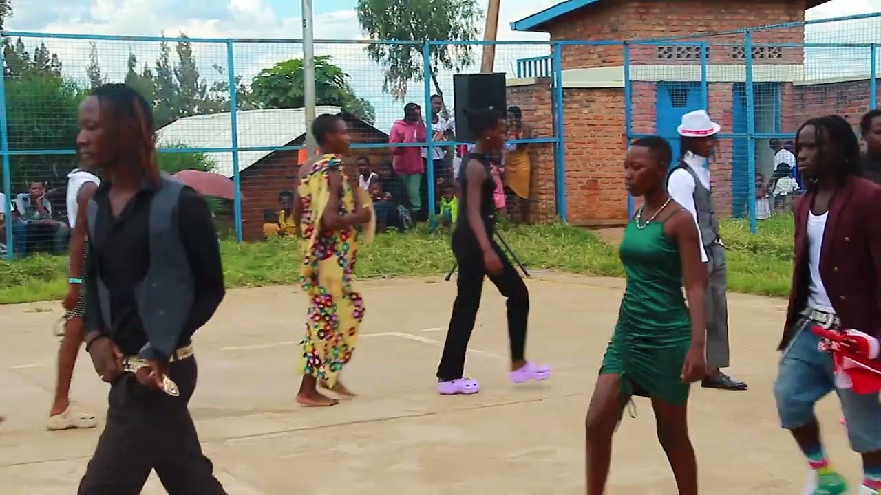 NIMBA UGIRA UBWOBA NTUREBE IYI VIDEO/ BIRANTANGAJE NDORE IBINTU ABABANTU BAKOZE/YESUWEEE NUKUMIRWA