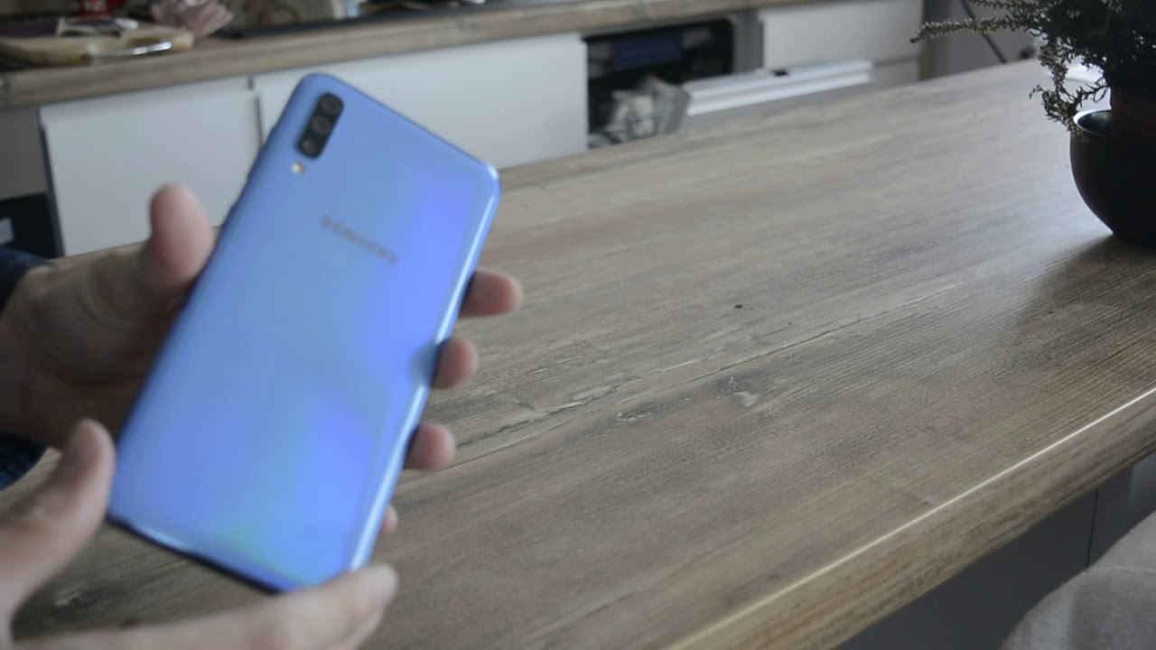 Unboxing Samsung Galaxy A70 (2019)