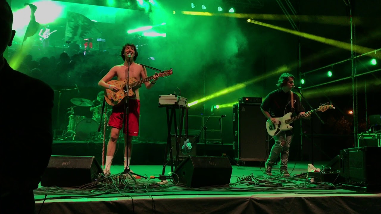 Perras On The Beach - Una Tuca (vivo en festival 