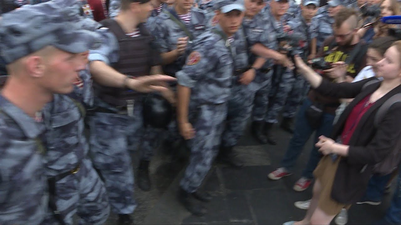 More than 400 arrested at Moscow police abuse march | AFP
