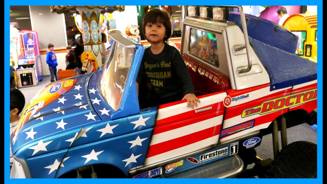Chuck E Cheese Indoor Games and Activities for Kids with Joey!!