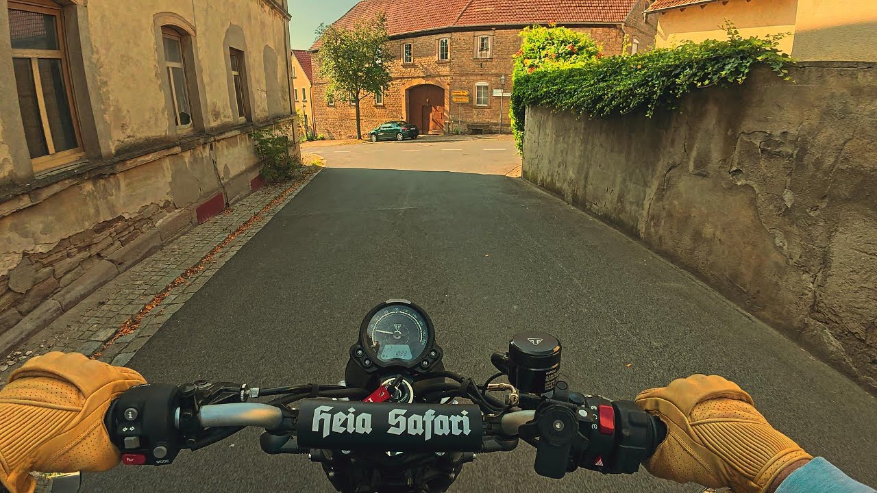 On country roads - Triumph Scrambler 900 - pure Exhaust Sound