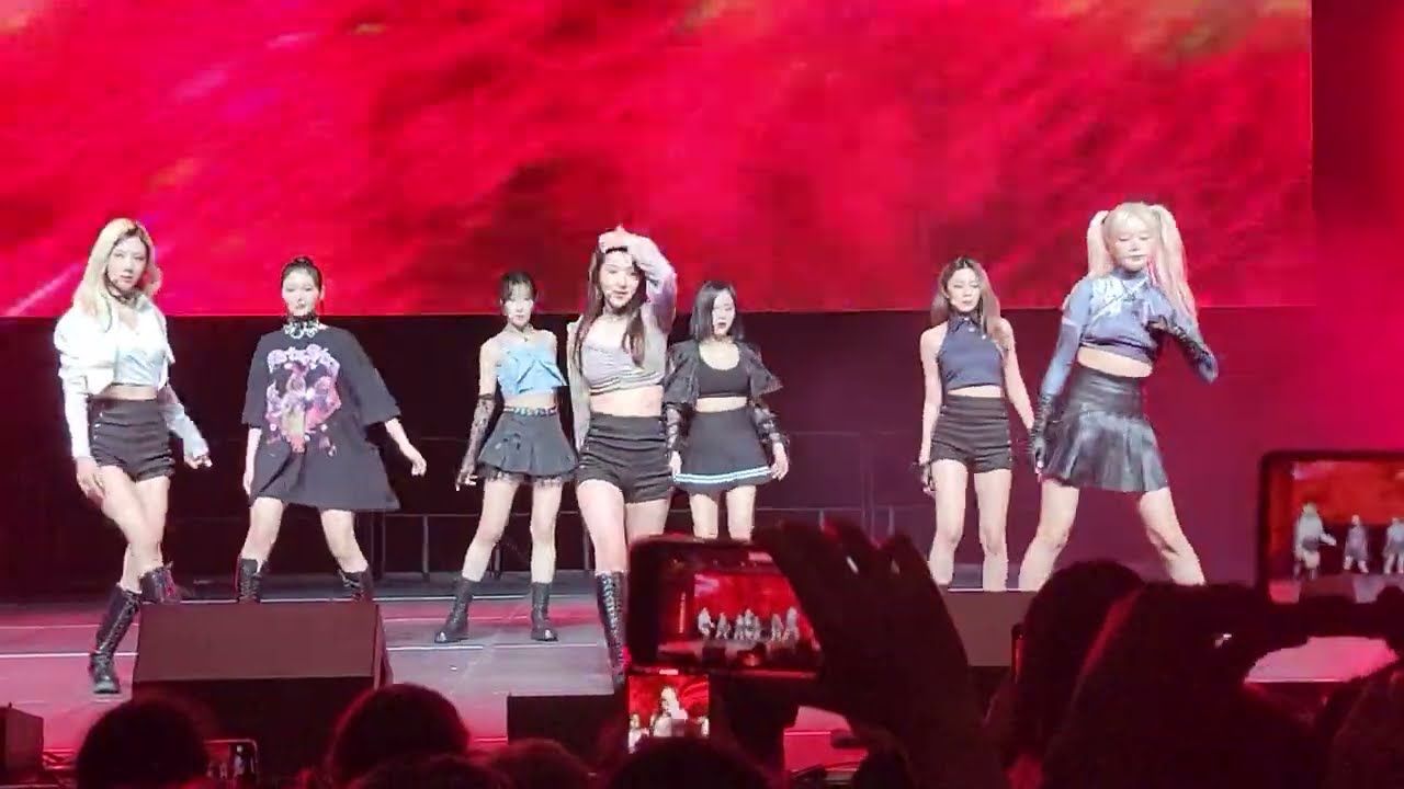 Dreamcatcher (드림캐쳐) BEcause & Red Sun. Apocalypse: Save Us '22 World Tour - HD Fancam Reading, PA.