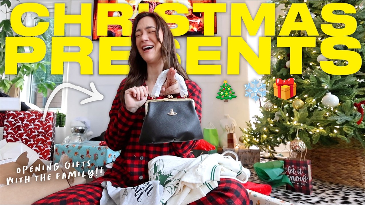OPENING CHRISTMAS PRESENTS!!  + What I Got / Gave for Christmas! 🎄🎁 Vlogmas Day 24 and 25