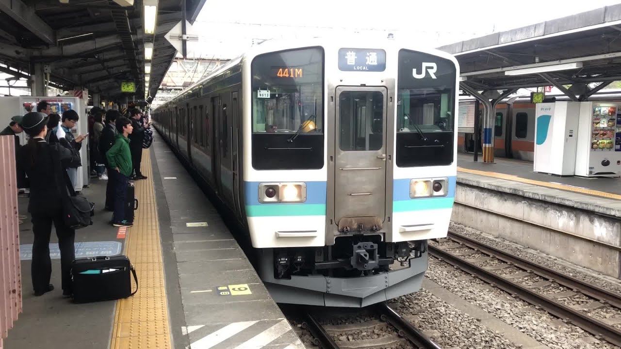 中央線211系高尾発長野行き普通列車女性車掌高尾駅発車