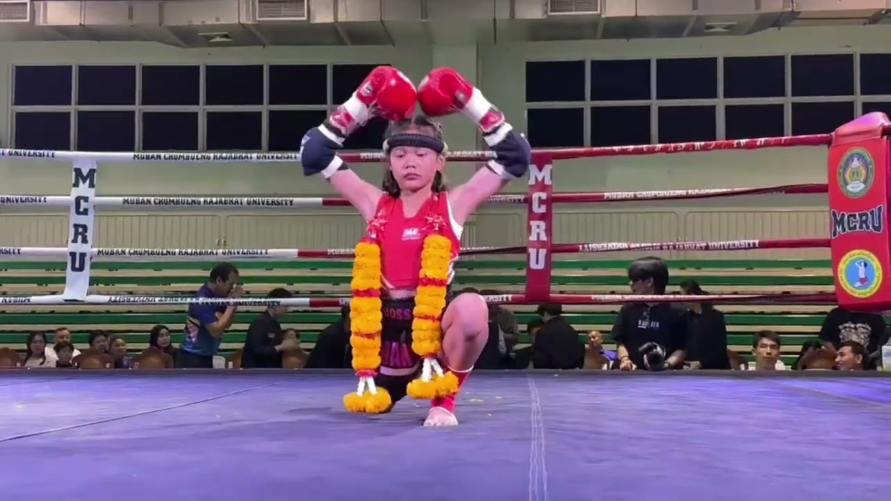 ลีลาการไหว้ครูของน้องมะนาว บางแสนไฟท์คลับ งาน CMT FIGHT ครั้งที่ 12 ม.ราชภัฎหมู่บ้านจอมบึง