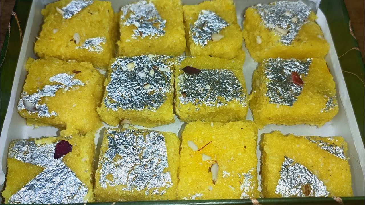 गुझिया छोड़िए! इस होली ट्राय करें ये आसान नारियल बर्फी 