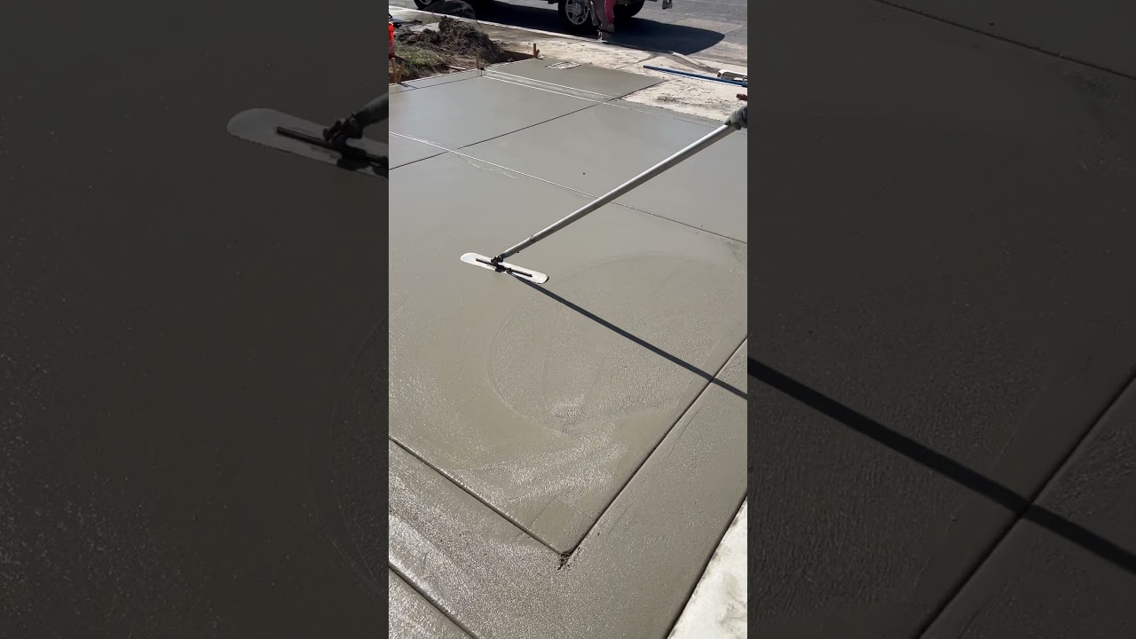 Finishing concrete #construction #mason #concrete #stucco #concretedriveway