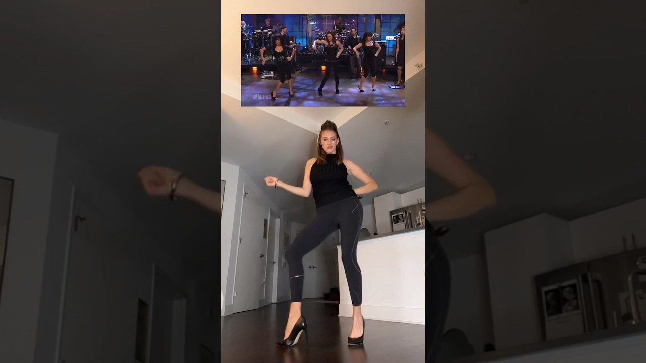 Happy Halloween from @HilaryDuff 🎃😗✌🏼 #halloween #funny #dance