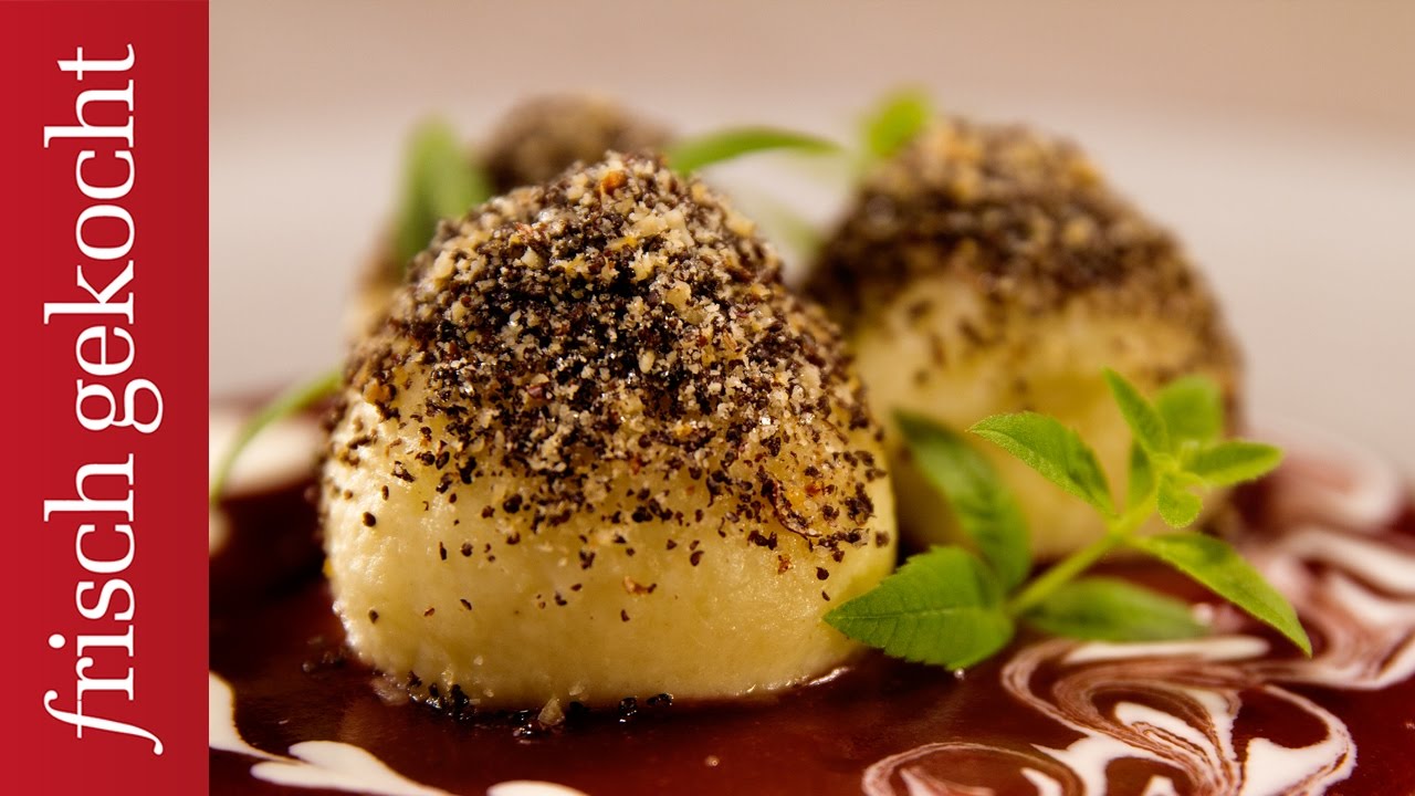 Topfenknödel mit Mohn auf Zwetschkenspiegel (Eveline Wild)