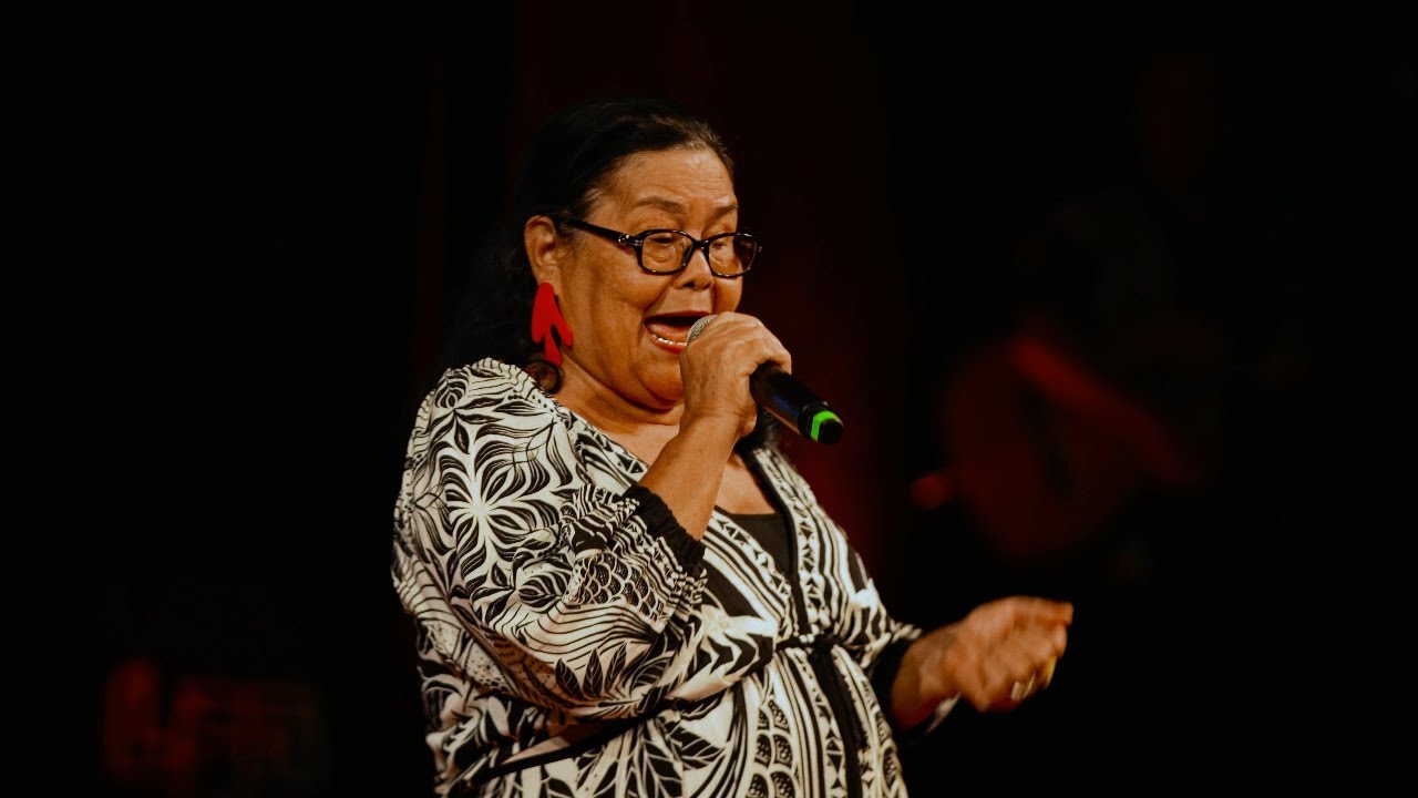 Por que cortam as mulheres no meio da barriga? | Mestra Zenaide | TEDxAmazônia