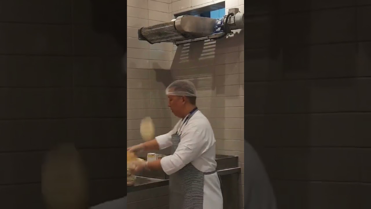Quboos(roti) making at LuLu Mall #viralshorts #food #noorjahanskitchen #lulumall