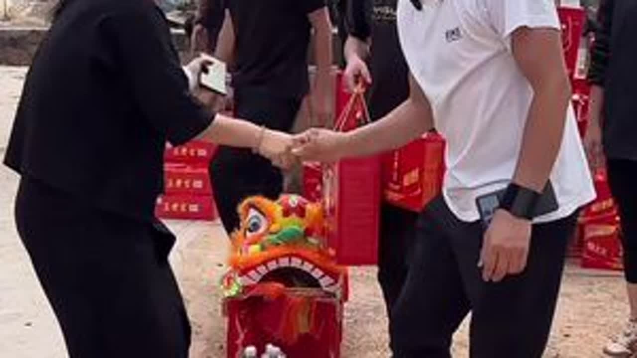 #广东亮仔 #看一遍笑一遍 #动作这一块拿捏死死的😂