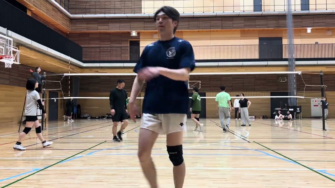 ４