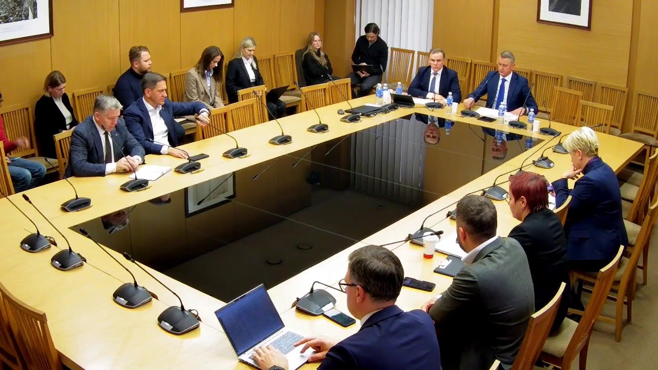 2025-10-16 Seimo TS-LKD frakcijos posėdis, kuriame dalyvauja energetikos ministras Ž. Vaičiūnas
