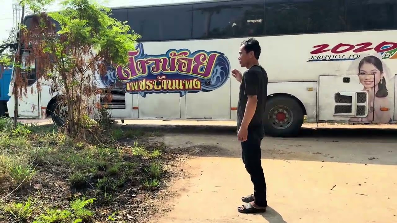 เคลียร์ที่จอดรถที่ตั้งเวทีก่อรทีมงานเข้ามาถึง#อุ๋งอิ๋งเพชรบ้านแพง #สาวน้อยเพชรบ้านแพง 