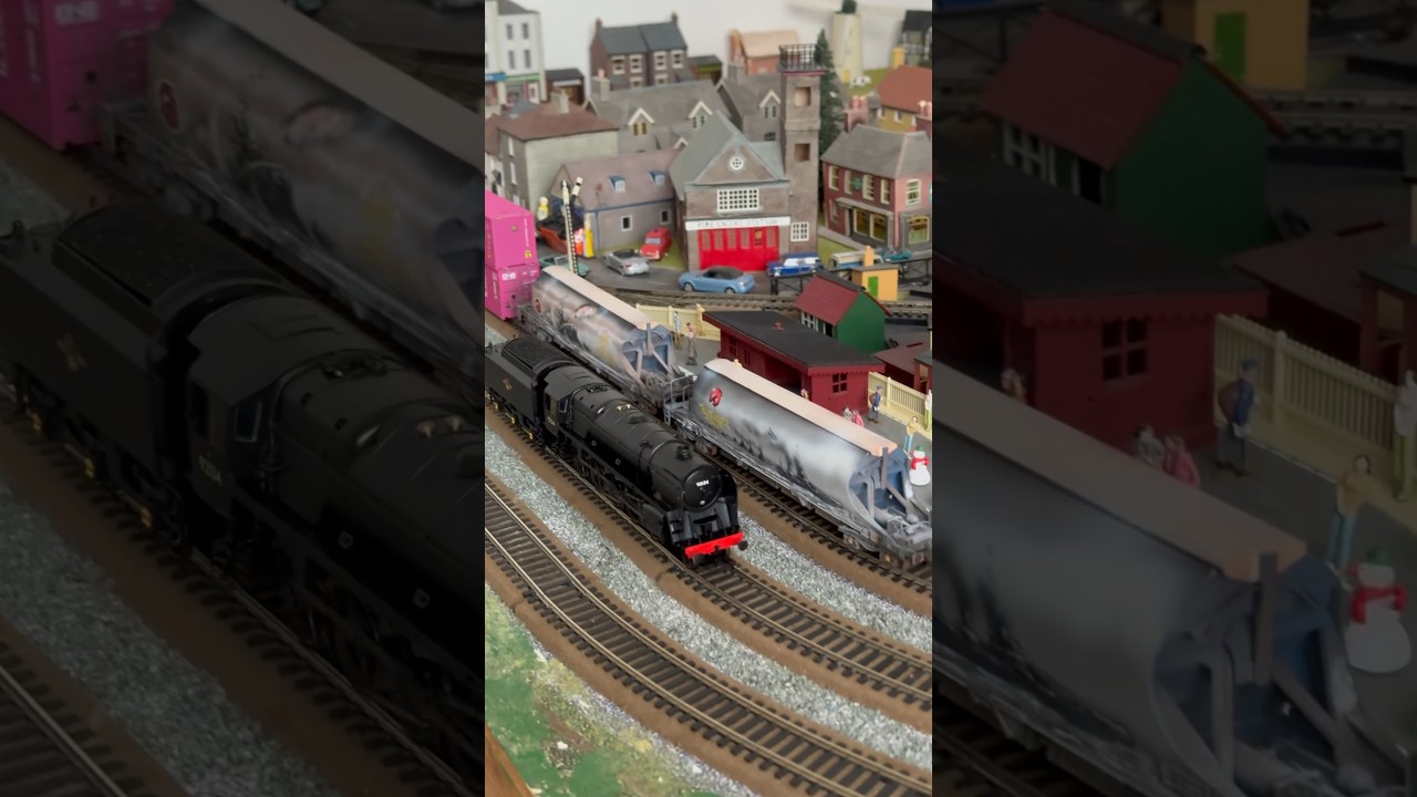 Bachmann 32-861 BR standard class 9F 92134 as preserved on the NYMR  #steamlocomotive #modelrailway
