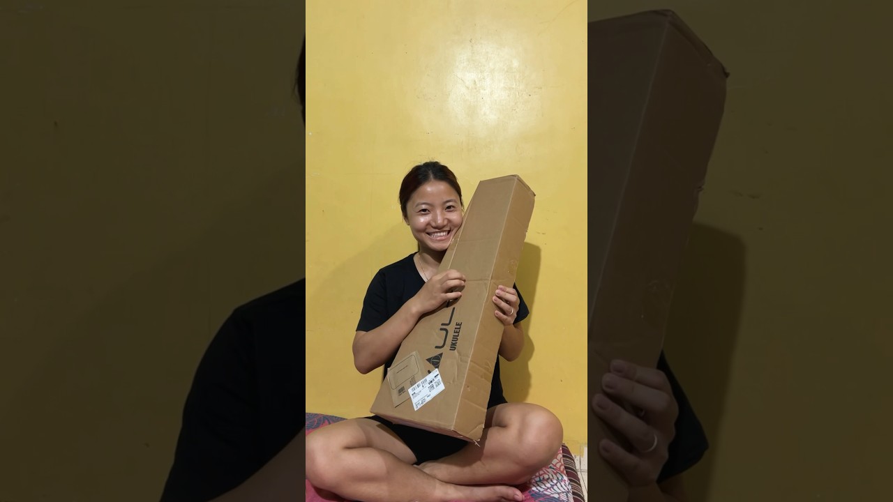 Unboxing Ukulele from Amazon. 🎶 Mun can also sing and play Ukulele 😌#unboxingvideo #amazonfinds