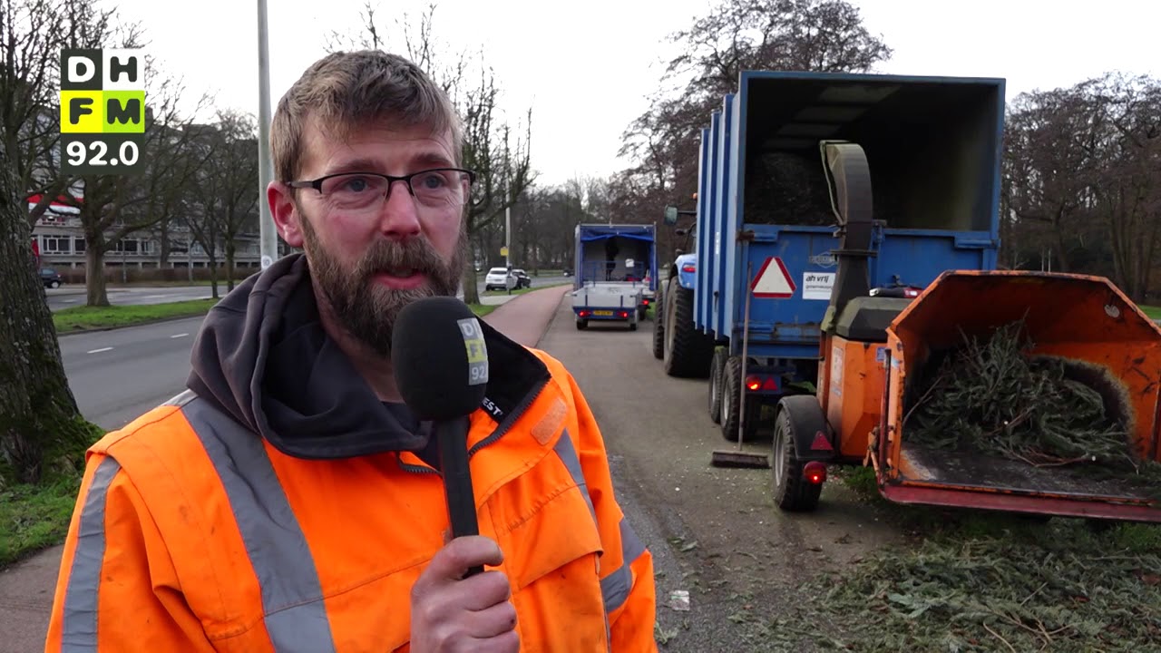 Kerstboom de deur uit? Gemeente haalt 'm op