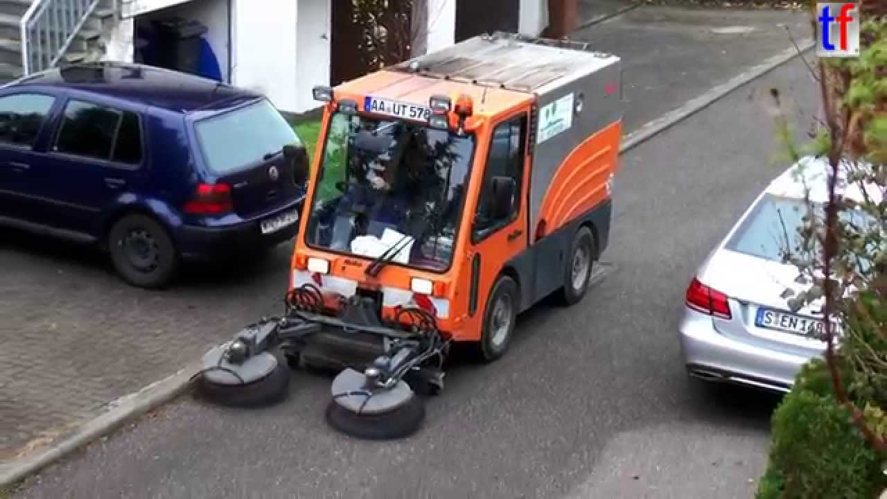 Hako Street Sweeper / Kehrmaschine im Einsatz, Germany, 2014.
