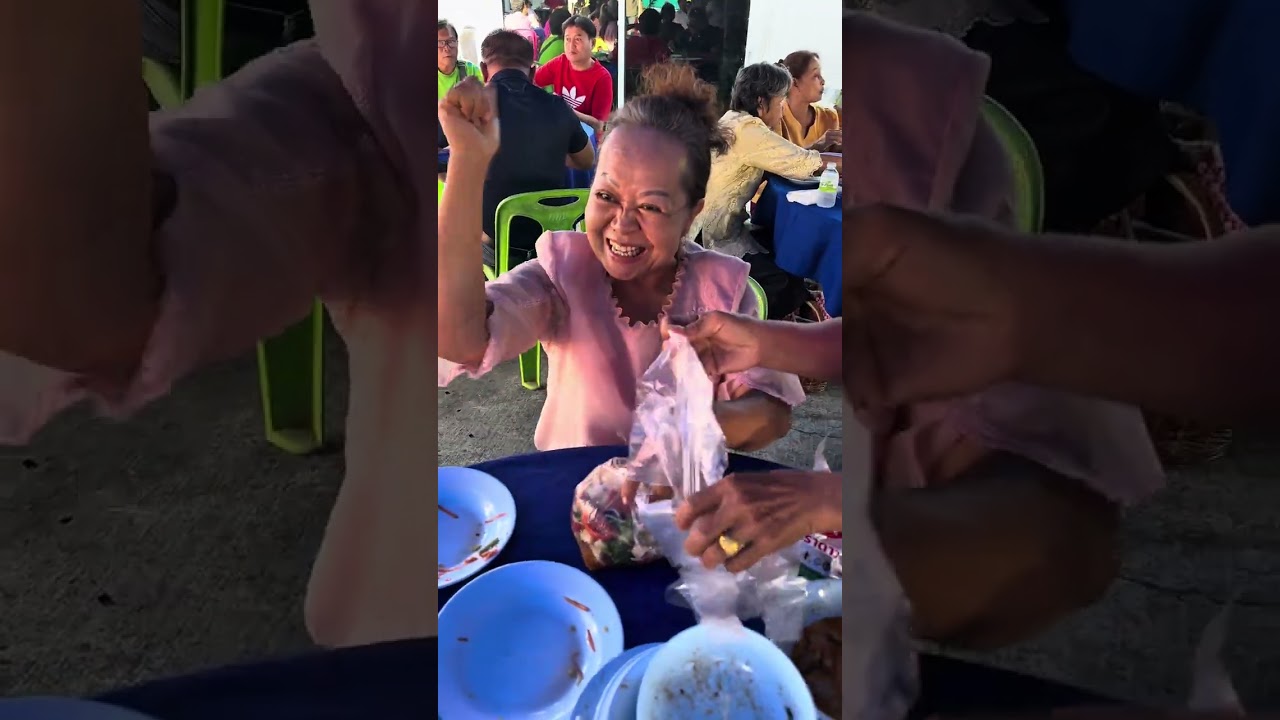 มื้อนี้ยายหยือมาร่วมงานทำบุญอุทิศส่วนกุศล ให้พ่อฉลอง ศรีโยธา ขอให้ความสุขอยู่บนสวรรค์เด้อพ่อเด้อ