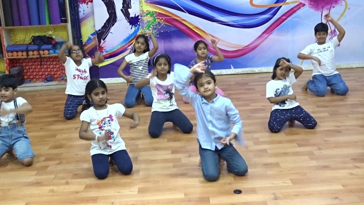 4-5 PM children performing on the song 
