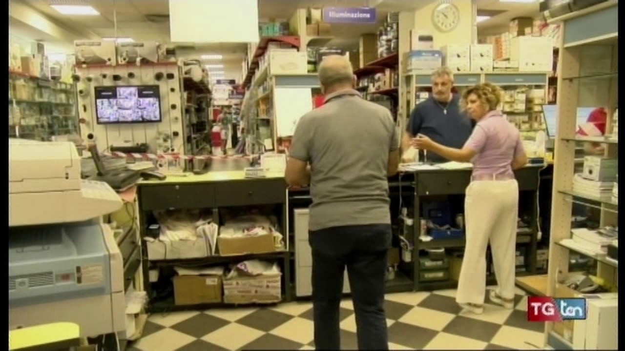 Furto a Cosenza. Sfondano con l'auto la vetrina della REM TG ten 2 settembre 2017
