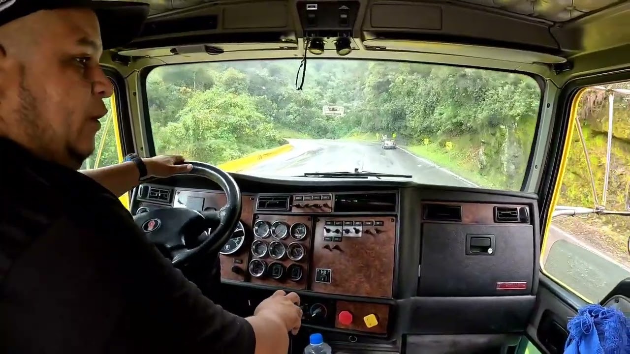 subiendo el alto de la línea Cajamarca Calarcá