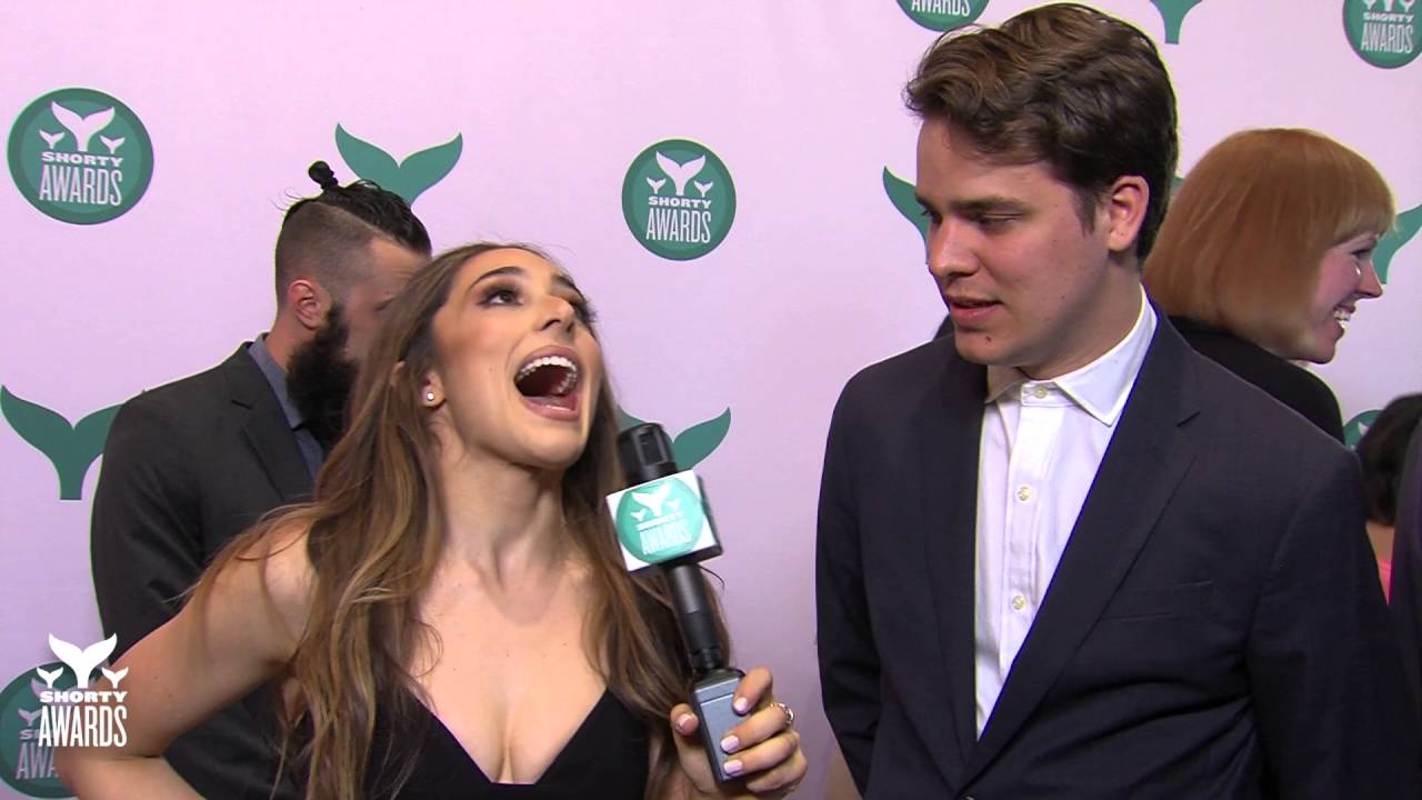 Interview with Gabriel Gundacker on the teal carpet of the 8th Annual Shorty Awards