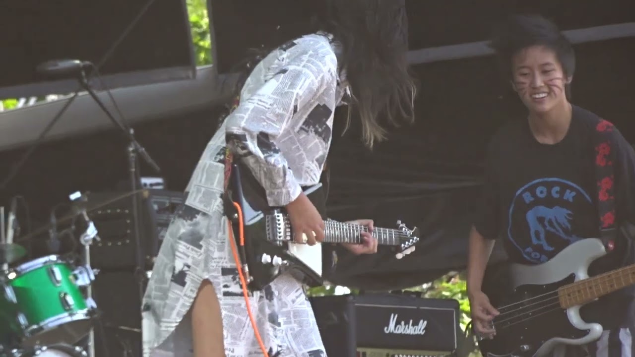 The Linda Lindas - Rebel Girl - Riot Fest 2022 - Chicago, IL - 09-18-2022