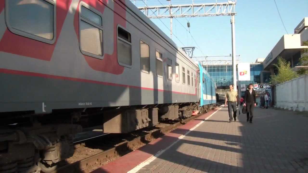 Прибытие ЭП1М-614 с поездом Баку — Ростов-на-Дону