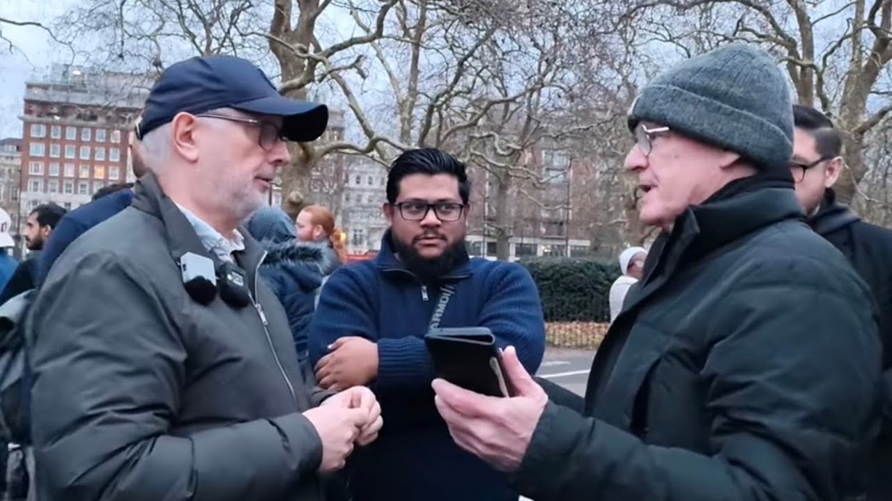 Muslim Destroys Christian Lie About Scriptures | Paul Williams | Raihan | Speakers Corner 