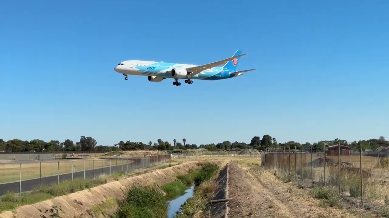 Adelaide Airport 5 January 2026   China Southern 787 9 B 20EW & United 787 9 N27959