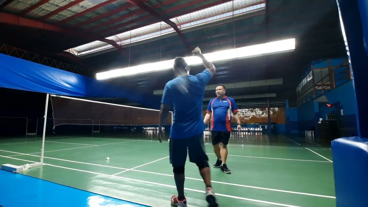 Balik baminton MikeVert FerdsToj 27Feb2022