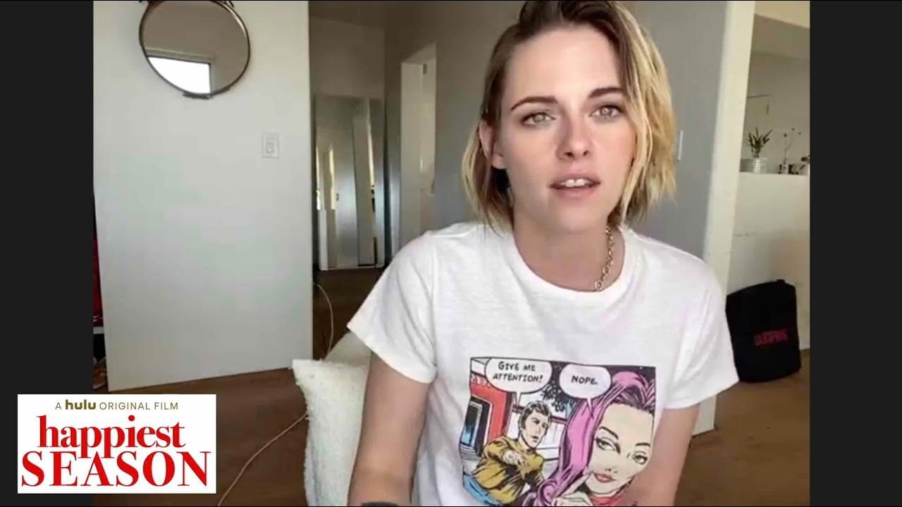Kristen Stewart and Mackenzie Davis on Hulu's HAPPIEST SEASON
