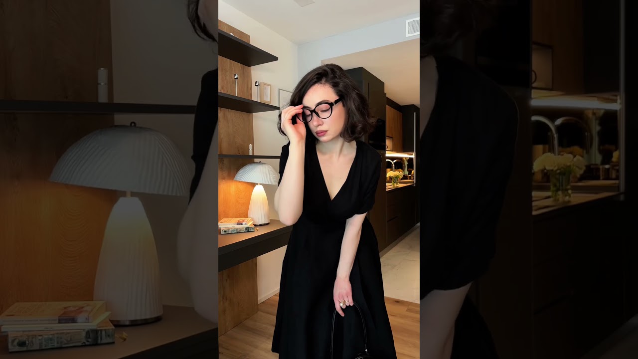 A girl & a linen black dress 🖤 @taisiamarandici #sondeflor #linendress