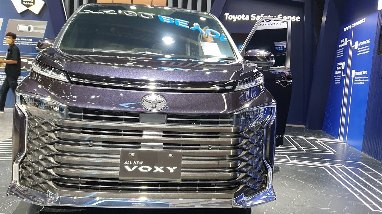 All New Toyota VOXY 2022 - Interior and Exterior details