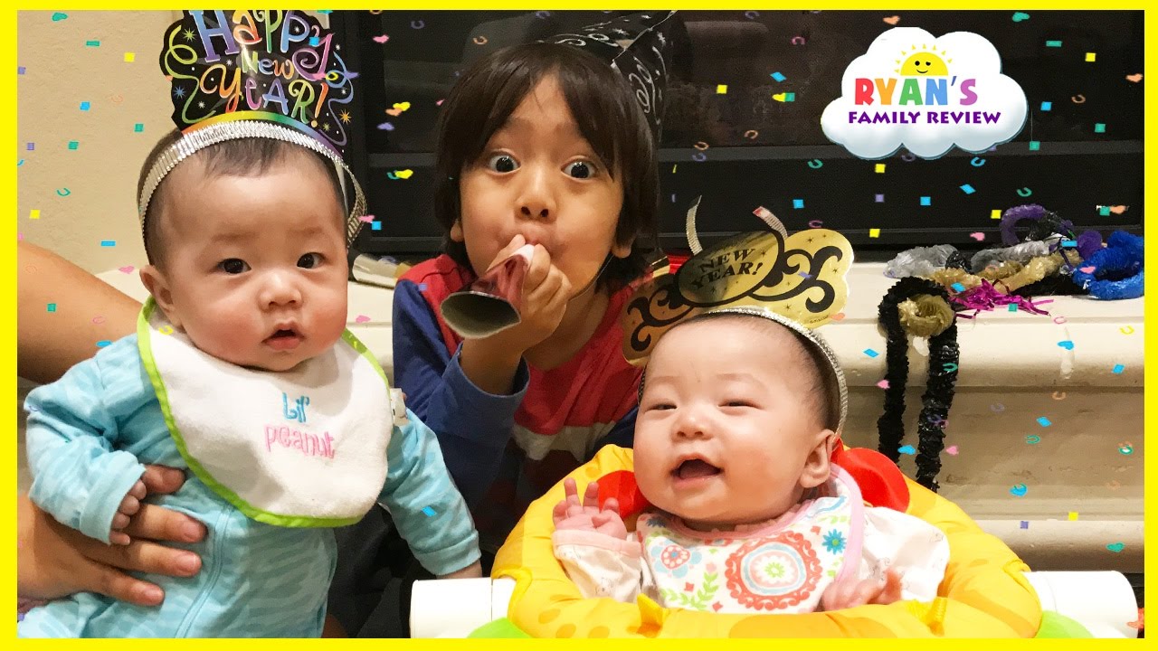 TWIN BABY'S FIRST HAPPY NEW YEAR! Kid Bake Brownie Lego! Eating Japanese Food! Ryan's Family Event