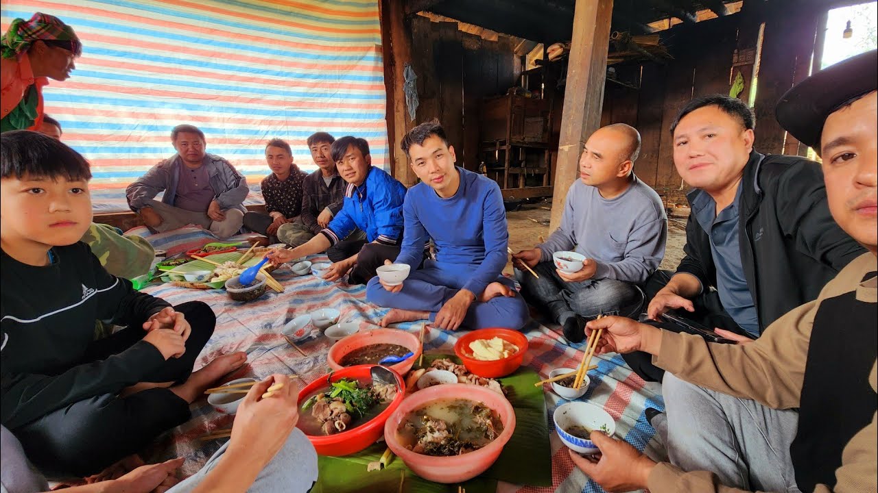 Mở Đại tiệc khao nhà thầu xây đẹp nhà Vợ chồng Lãng Đãng toàn món ngon. Nguyễn Tất Thắng