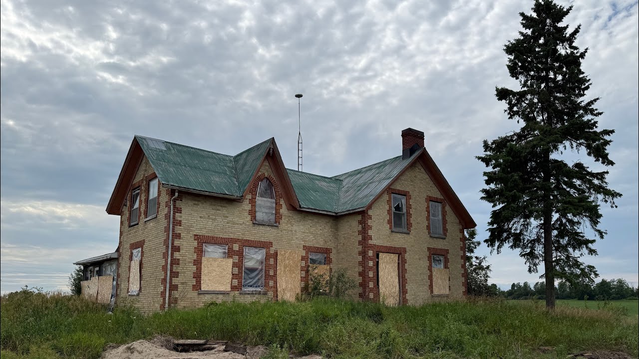  Terrifying ABANDONED 150 year old house **What happened here???** 