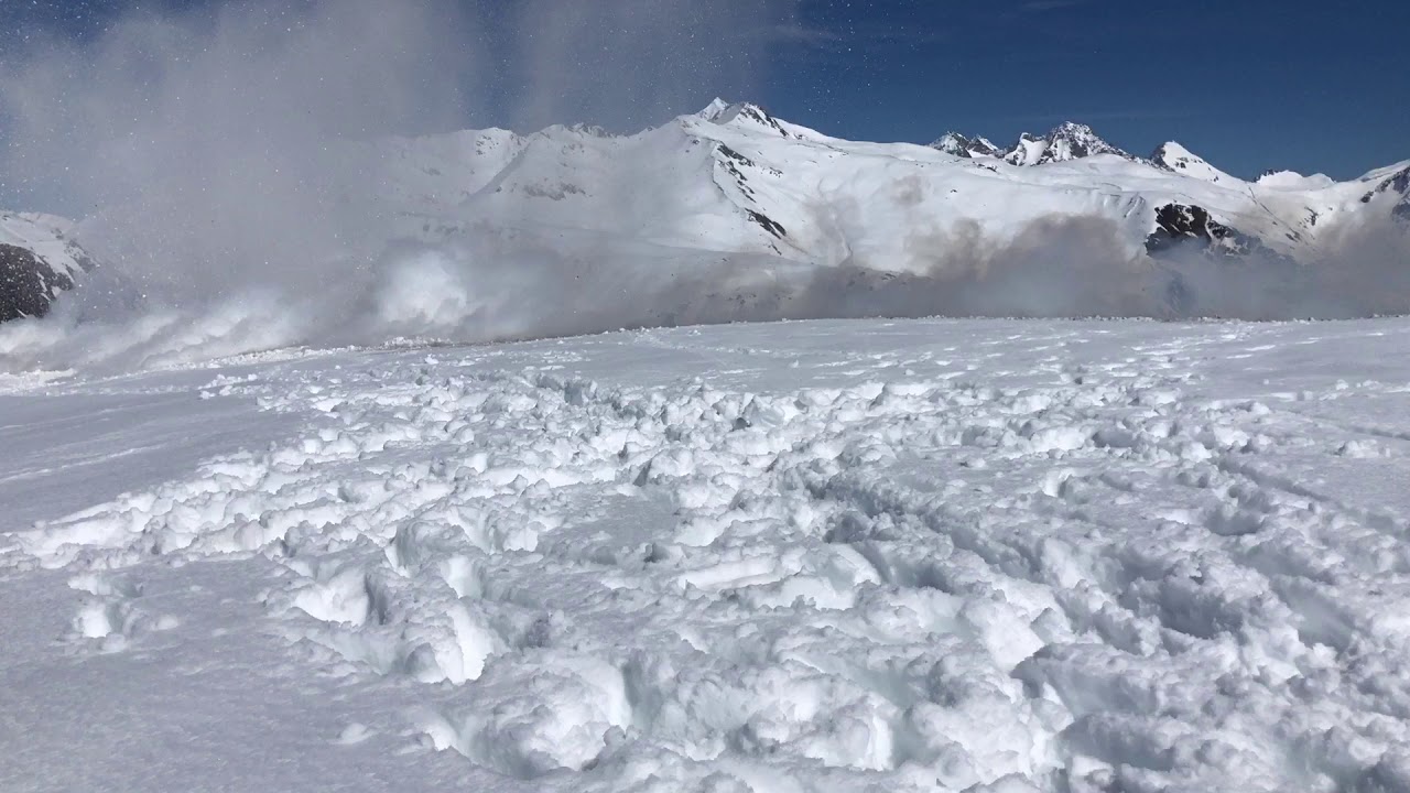 Sprengung Schneewechte Grimselpasshöhe