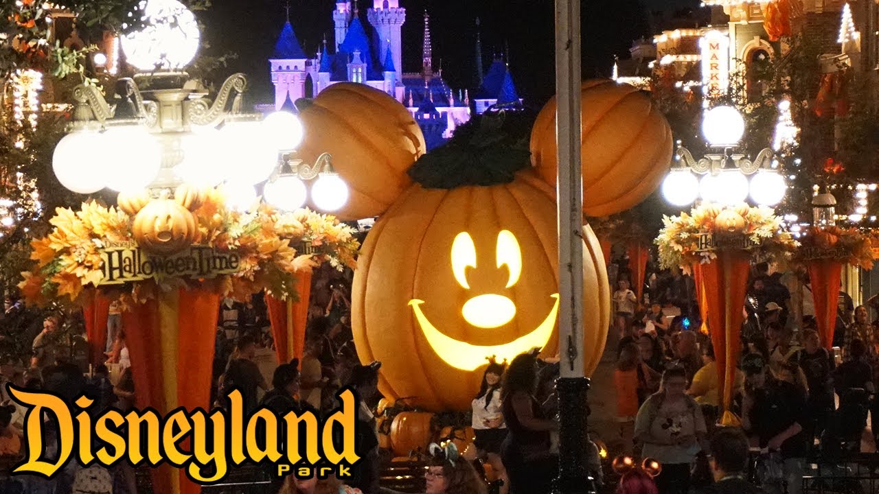 Disneyland Halloween at Night - Pumpkins & Decorations 2022 [4K POV]
